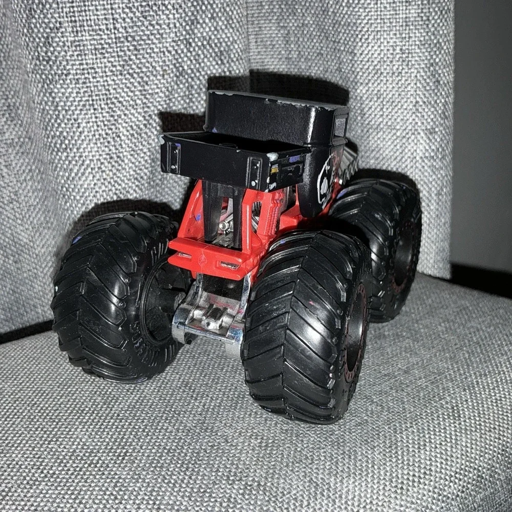 Hot Wheels Monster Jam‎ Truck 1:64 Bone Shaker Diecast Vehicle Black Red Skull